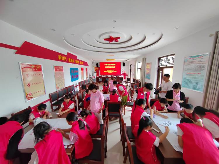 简篇-儿童友好·梦想起航——万象城网页版开展素质拓展培训班